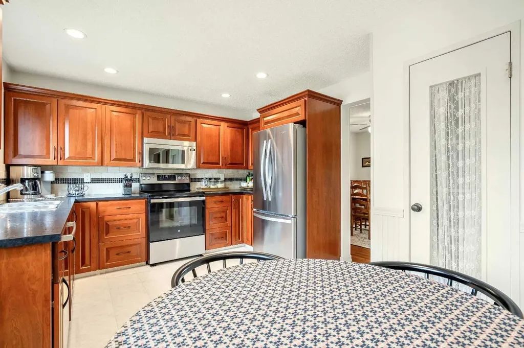 6011 Norfolk Drive NW Calgary AB T2K 5J7