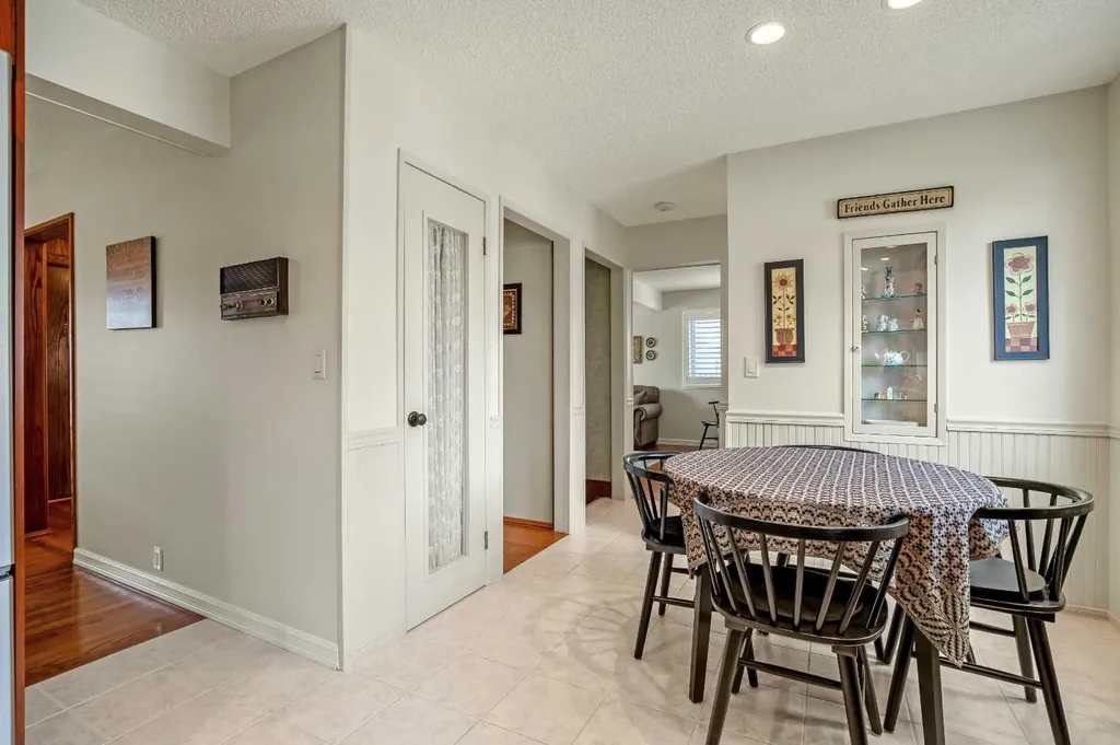 6011 Norfolk Drive NW Calgary AB T2K 5J7