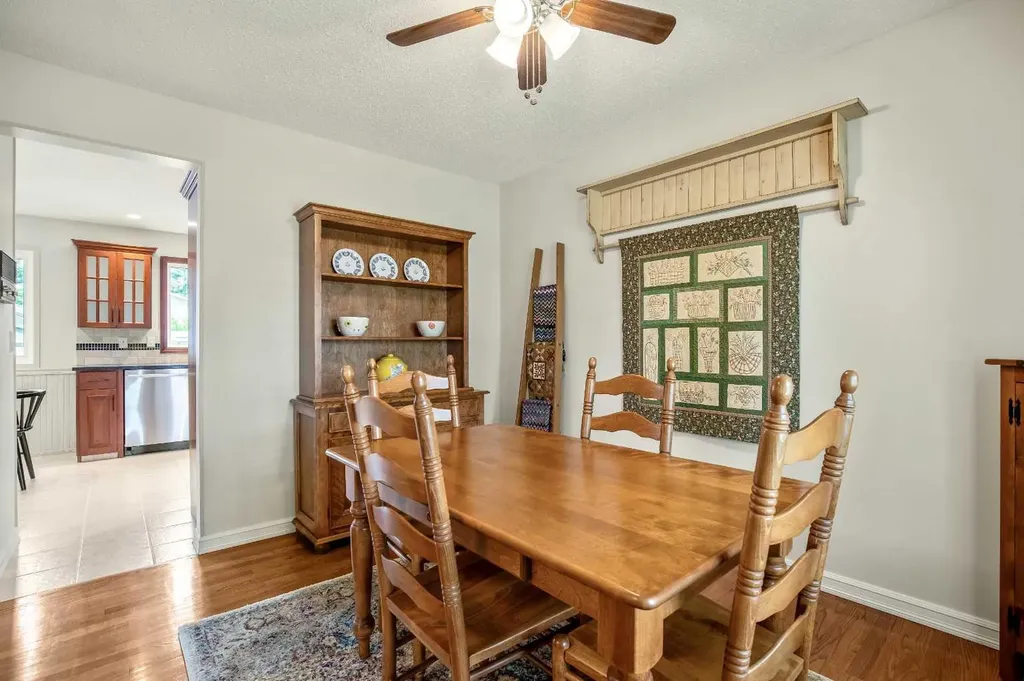 6011 Norfolk Drive NW Calgary AB T2K 5J7