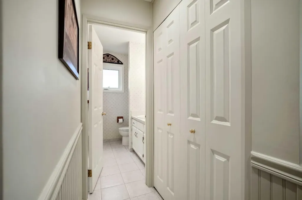 6011 Norfolk Drive NW Calgary AB T2K 5J7