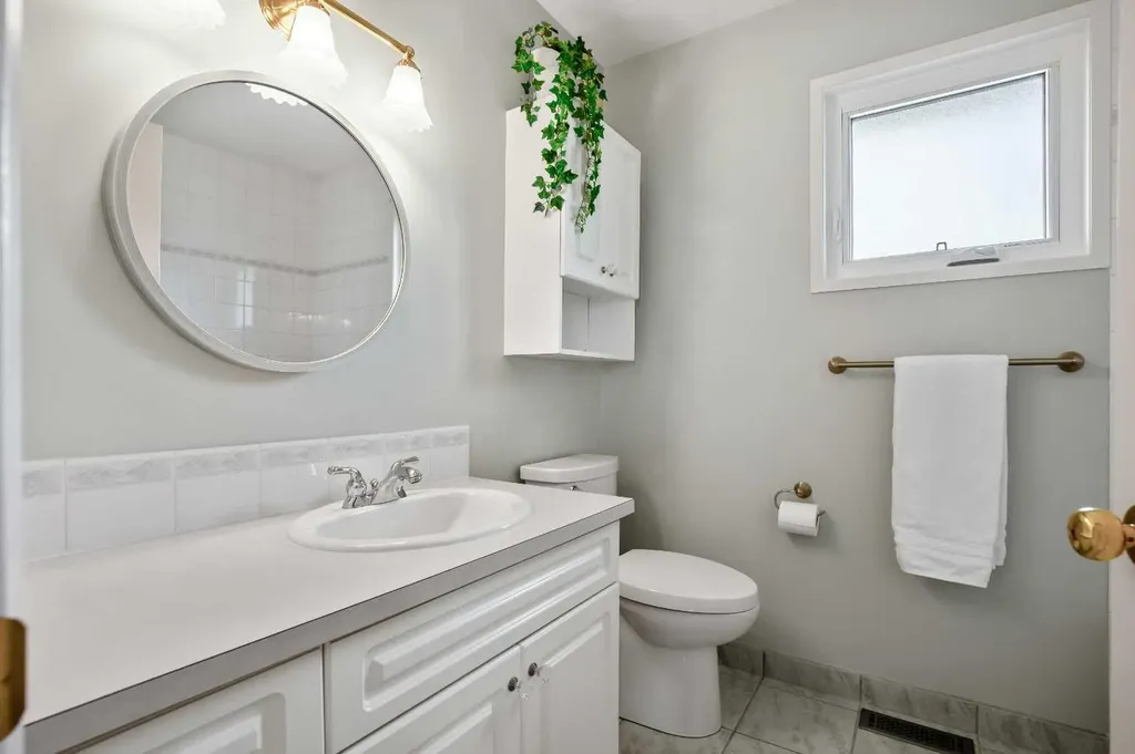6011 Norfolk Drive NW Calgary AB T2K 5J7