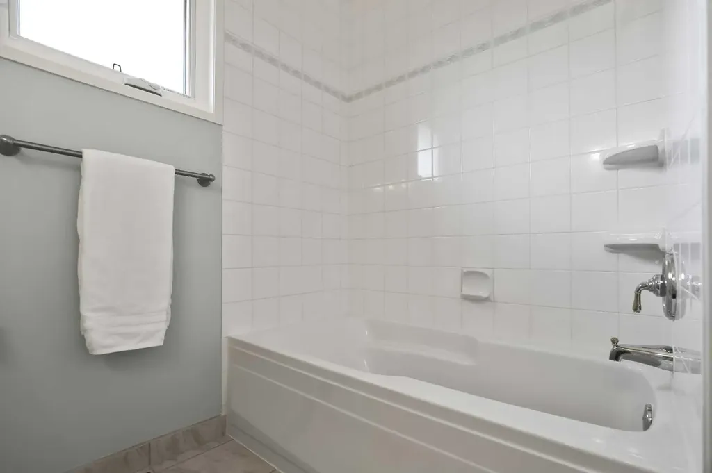 6011 Norfolk Drive NW Calgary AB T2K 5J7