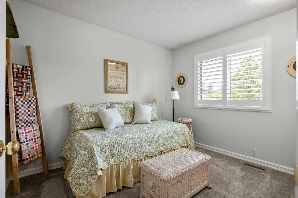 6011 Norfolk Drive NW Calgary AB T2K 5J7