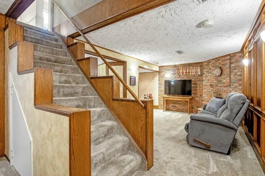 6011 Norfolk Drive NW Calgary AB T2K 5J7