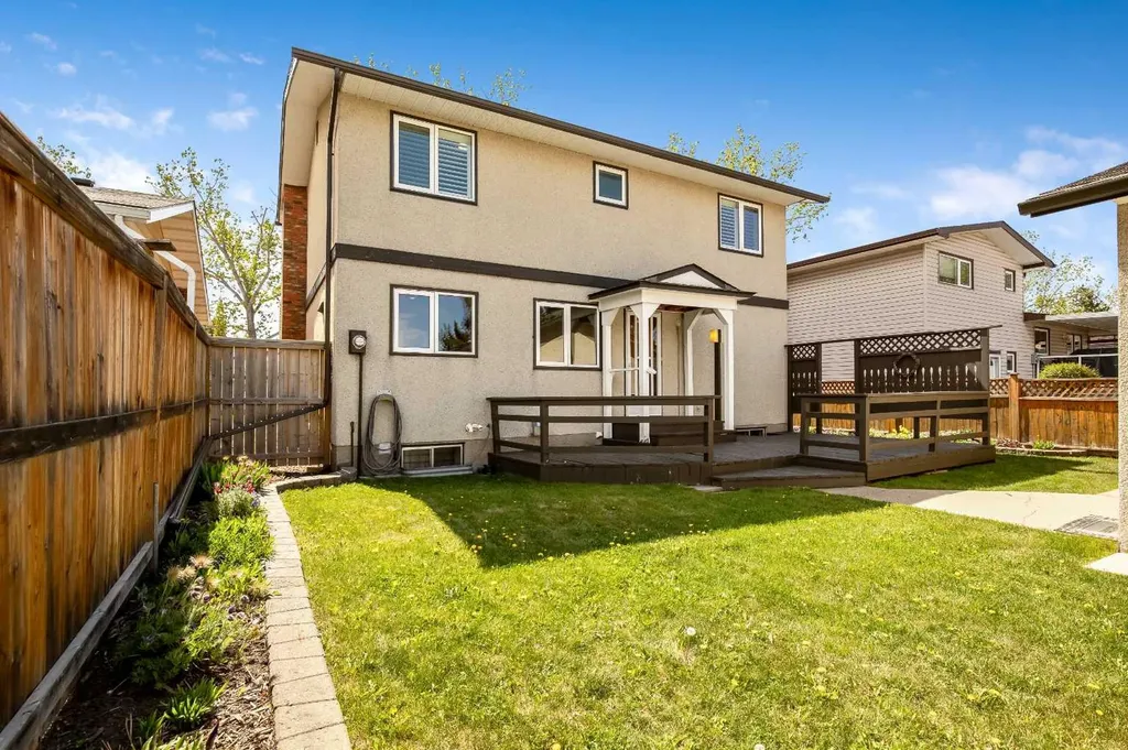 6011 Norfolk Drive NW Calgary AB T2K 5J7