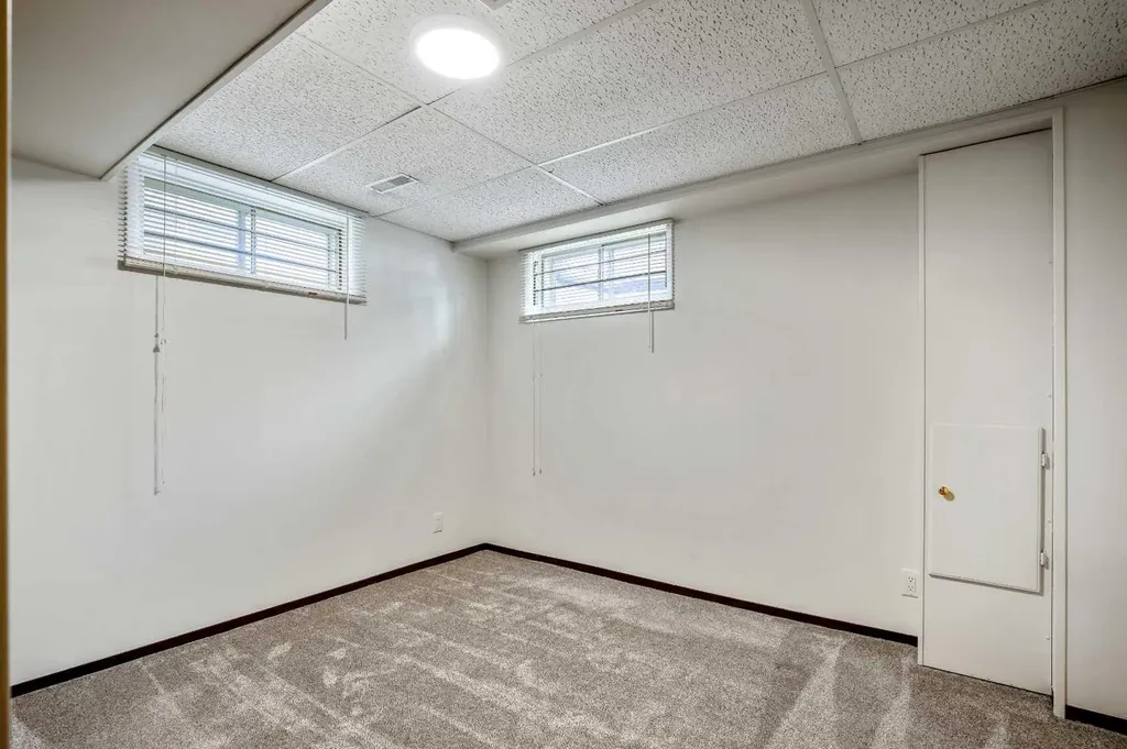 6011 Norfolk Drive NW Calgary AB T2K 5J7