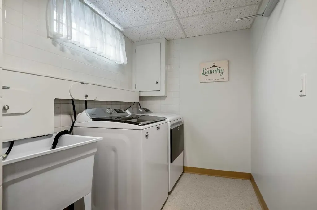 6011 Norfolk Drive NW Calgary AB T2K 5J7