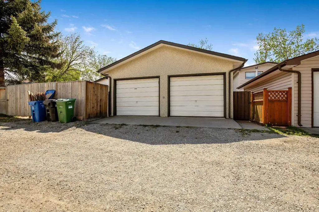 6011 Norfolk Drive NW Calgary AB T2K 5J7