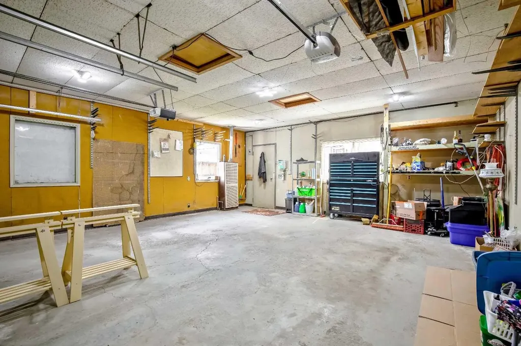 6011 Norfolk Drive NW Calgary AB T2K 5J7
