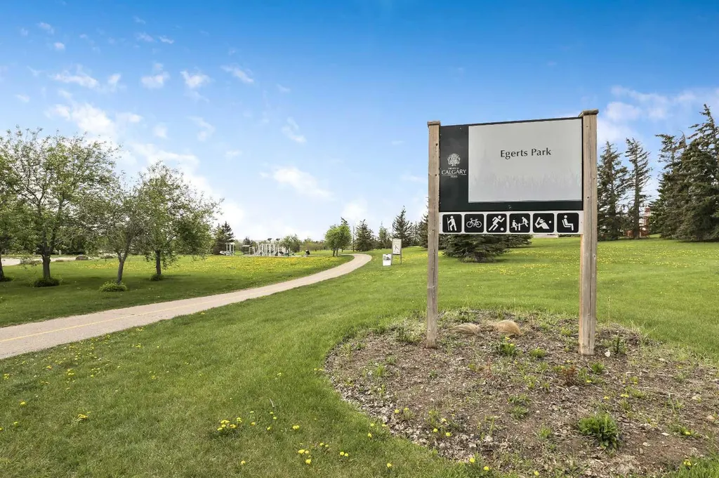 6011 Norfolk Drive NW Calgary AB T2K 5J7