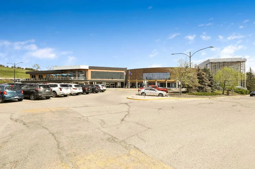 6011 Norfolk Drive NW Calgary AB T2K 5J7