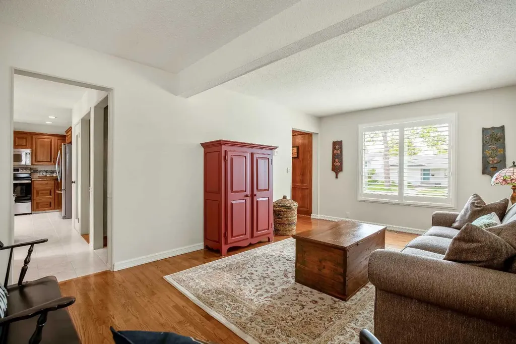 6011 Norfolk Drive NW Calgary AB T2K 5J7