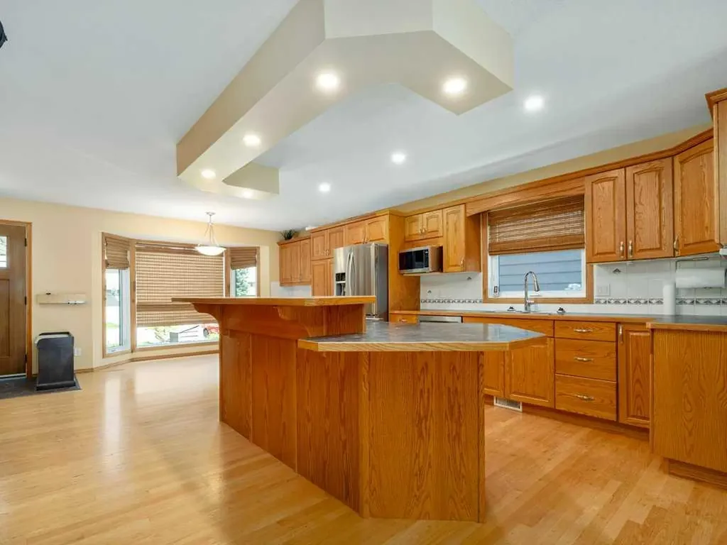 51 Wildwood Crescent W Lethbridge AB t1k6c8