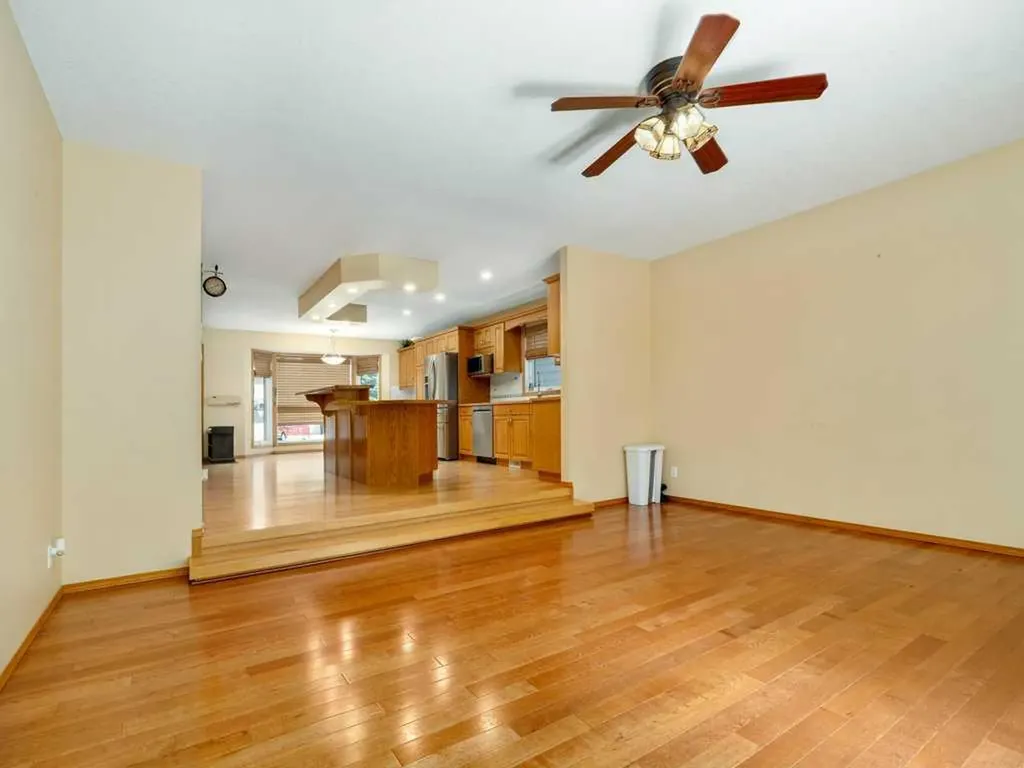 51 Wildwood Crescent W Lethbridge AB t1k6c8