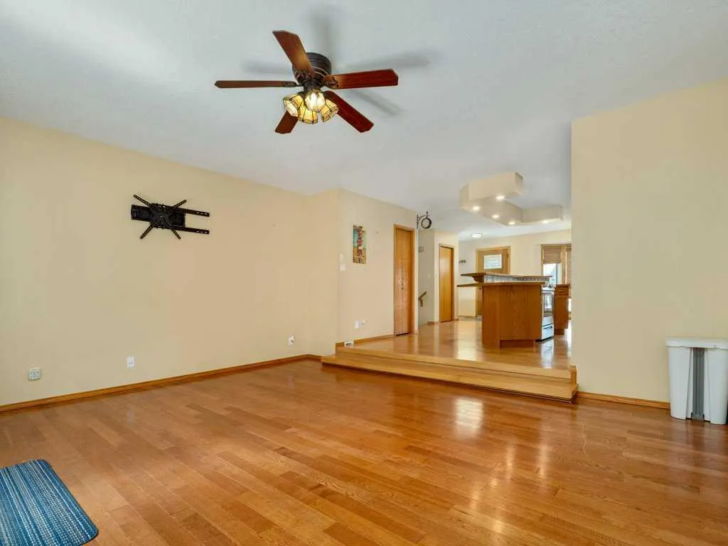 51 Wildwood Crescent W Lethbridge AB t1k6c8