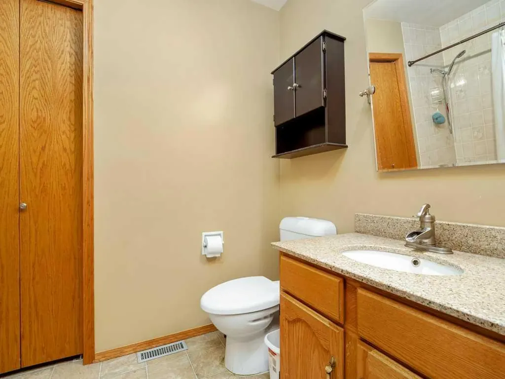51 Wildwood Crescent W Lethbridge AB t1k6c8