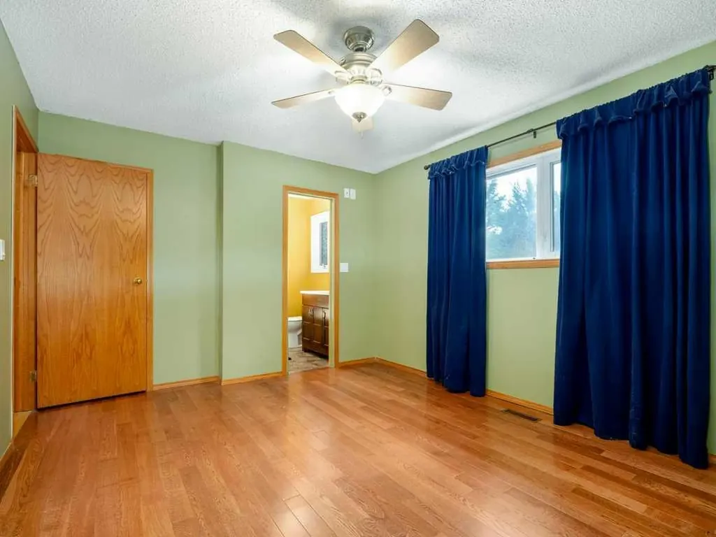 51 Wildwood Crescent W Lethbridge AB t1k6c8
