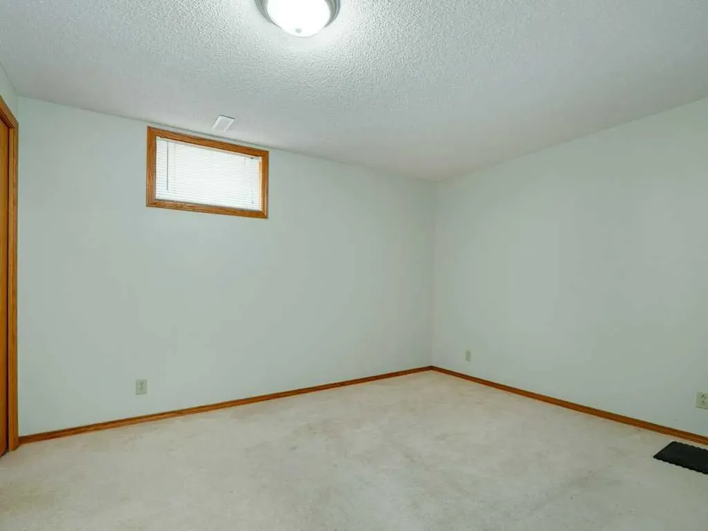 51 Wildwood Crescent W Lethbridge AB t1k6c8