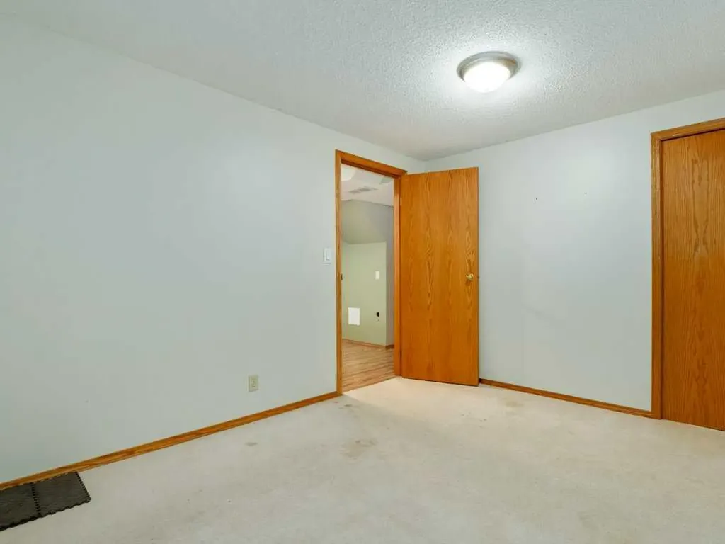 51 Wildwood Crescent W Lethbridge AB t1k6c8