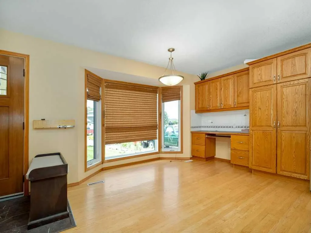 51 Wildwood Crescent W Lethbridge AB t1k6c8