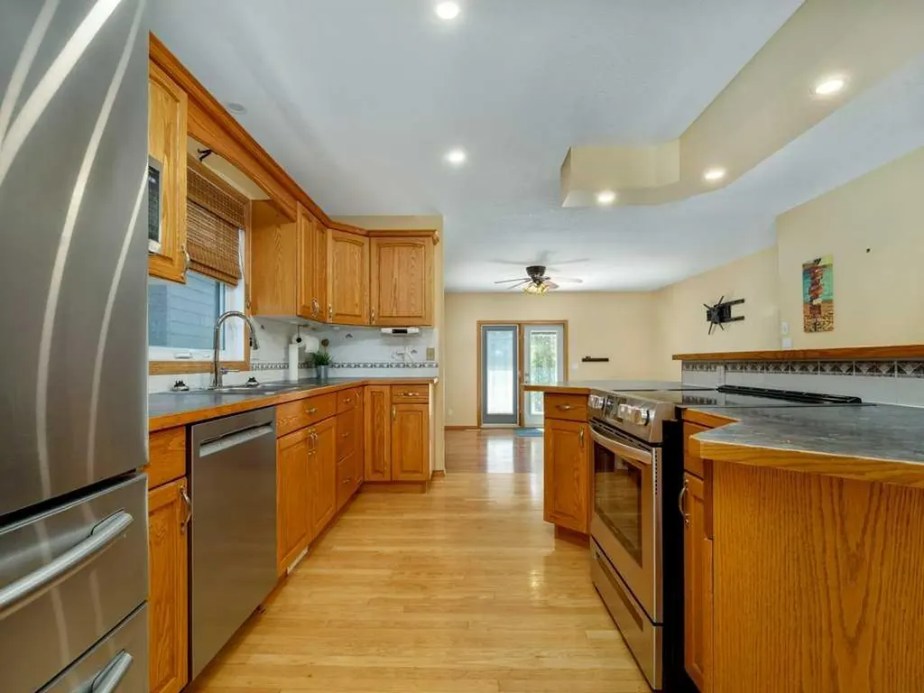 51 Wildwood Crescent W Lethbridge AB t1k6c8