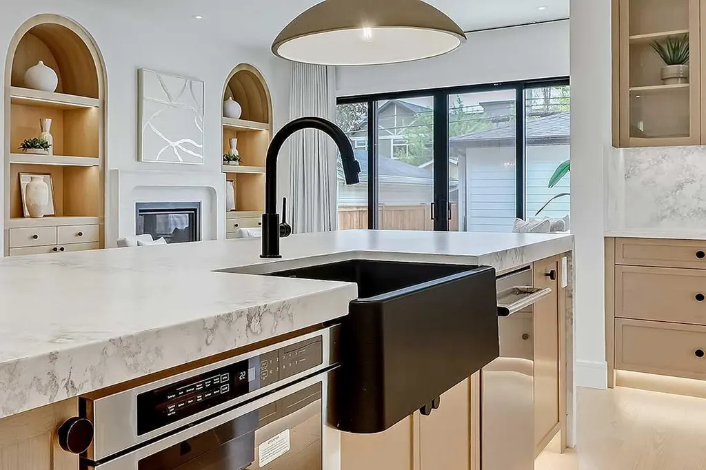 623 18 Avenue NW Calgary AB T2M 0T9