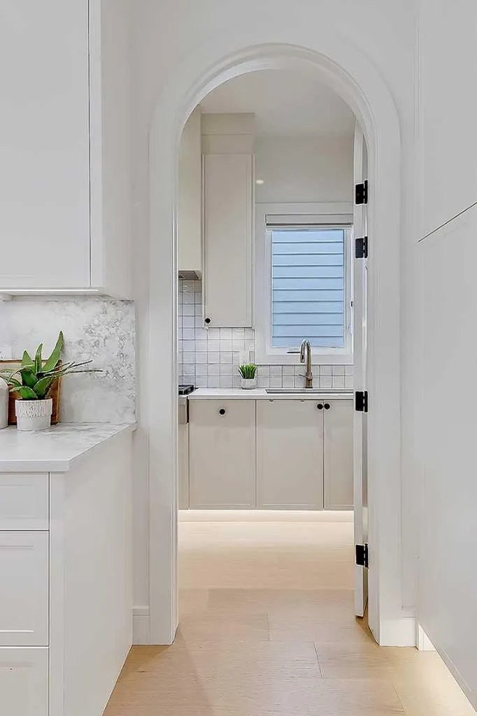 623 18 Avenue NW Calgary AB T2M 0T9