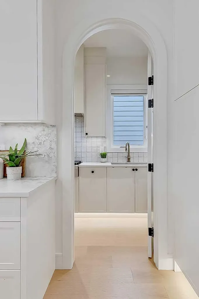 623 18 Avenue NW Calgary AB T2M 0T9