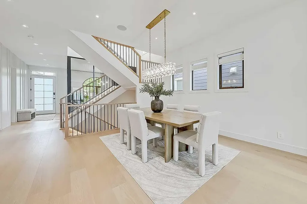 623 18 Avenue NW Calgary AB T2M 0T9
