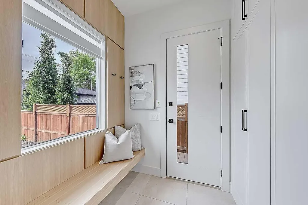 623 18 Avenue NW Calgary AB T2M 0T9