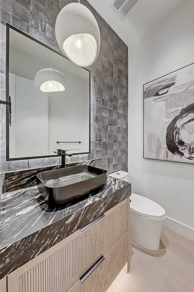 623 18 Avenue NW Calgary AB T2M 0T9