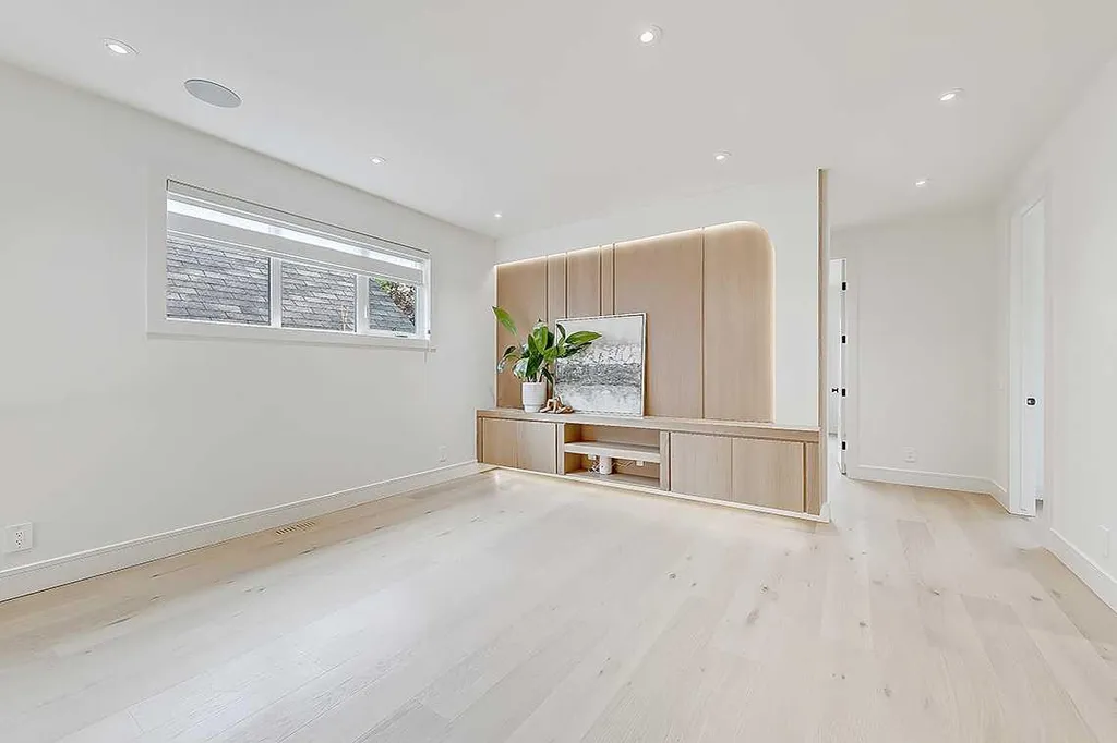 623 18 Avenue NW Calgary AB T2M 0T9