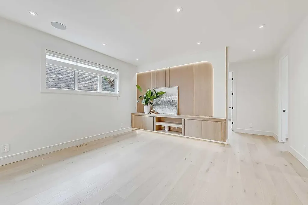623 18 Avenue NW Calgary AB T2M 0T9
