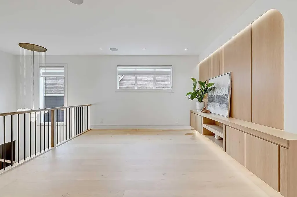 623 18 Avenue NW Calgary AB T2M 0T9