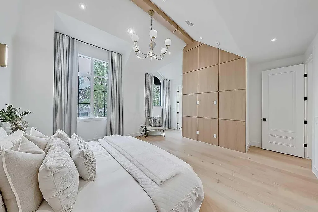 623 18 Avenue NW Calgary AB T2M 0T9