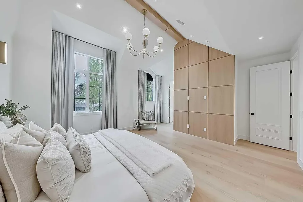 623 18 Avenue NW Calgary AB T2M 0T9