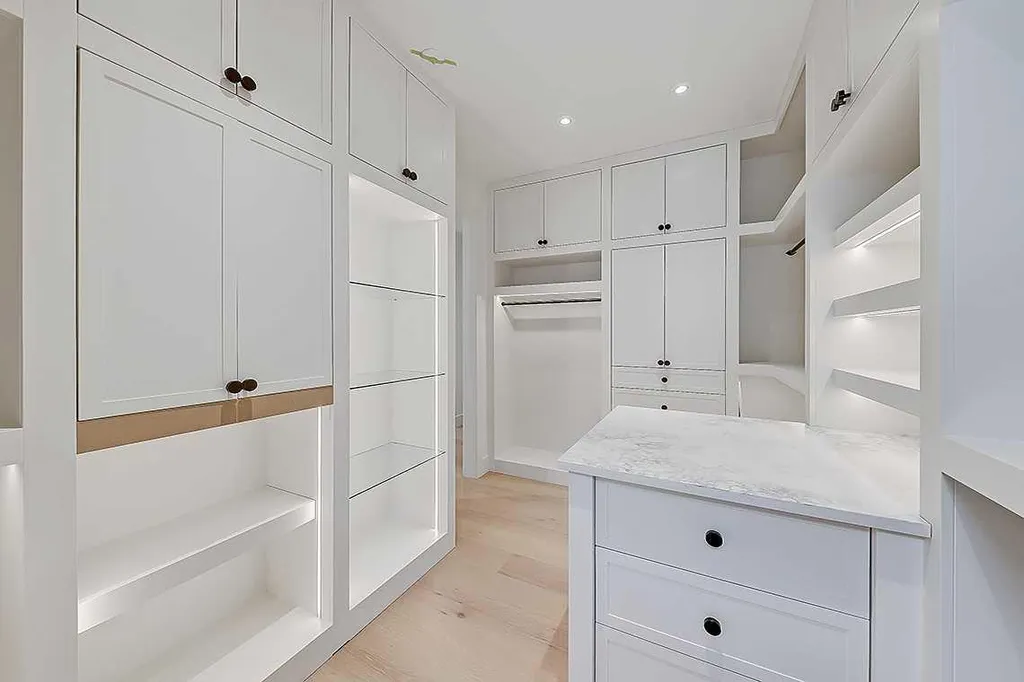 623 18 Avenue NW Calgary AB T2M 0T9