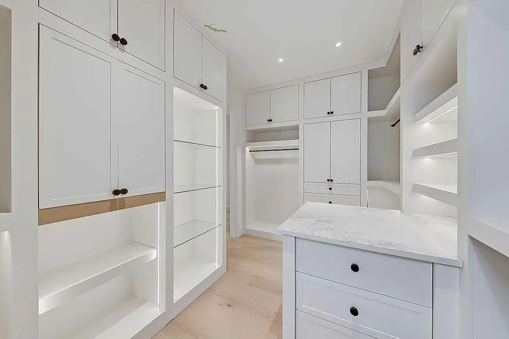 623 18 Avenue NW Calgary AB T2M 0T9