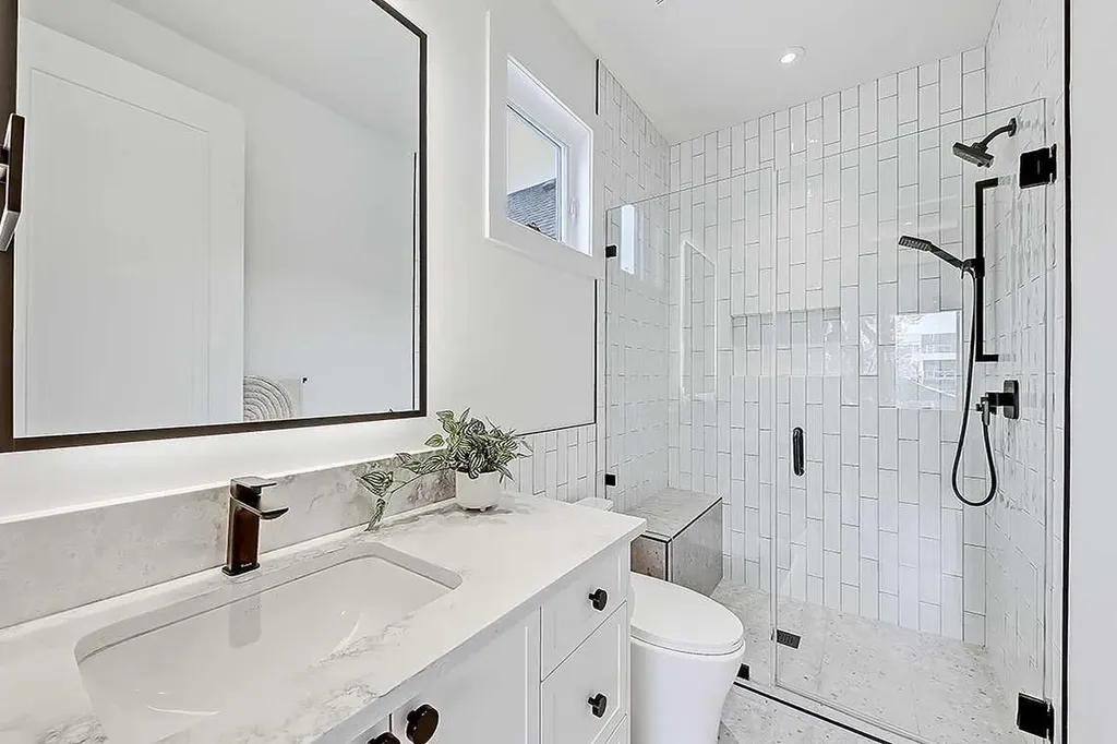 623 18 Avenue NW Calgary AB T2M 0T9