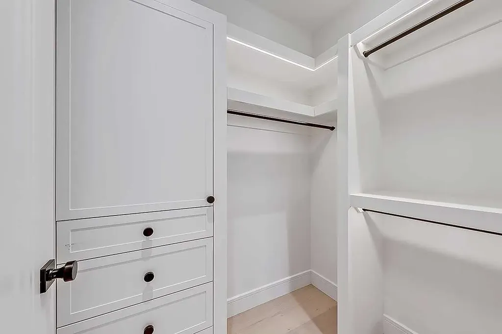 623 18 Avenue NW Calgary AB T2M 0T9