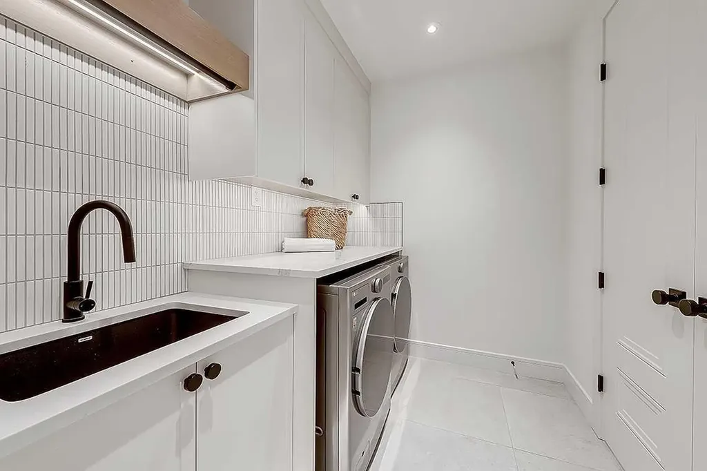 623 18 Avenue NW Calgary AB T2M 0T9