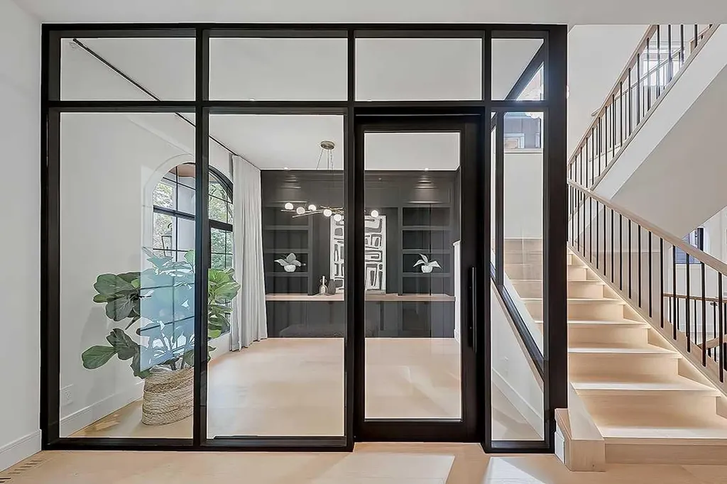 623 18 Avenue NW Calgary AB T2M 0T9