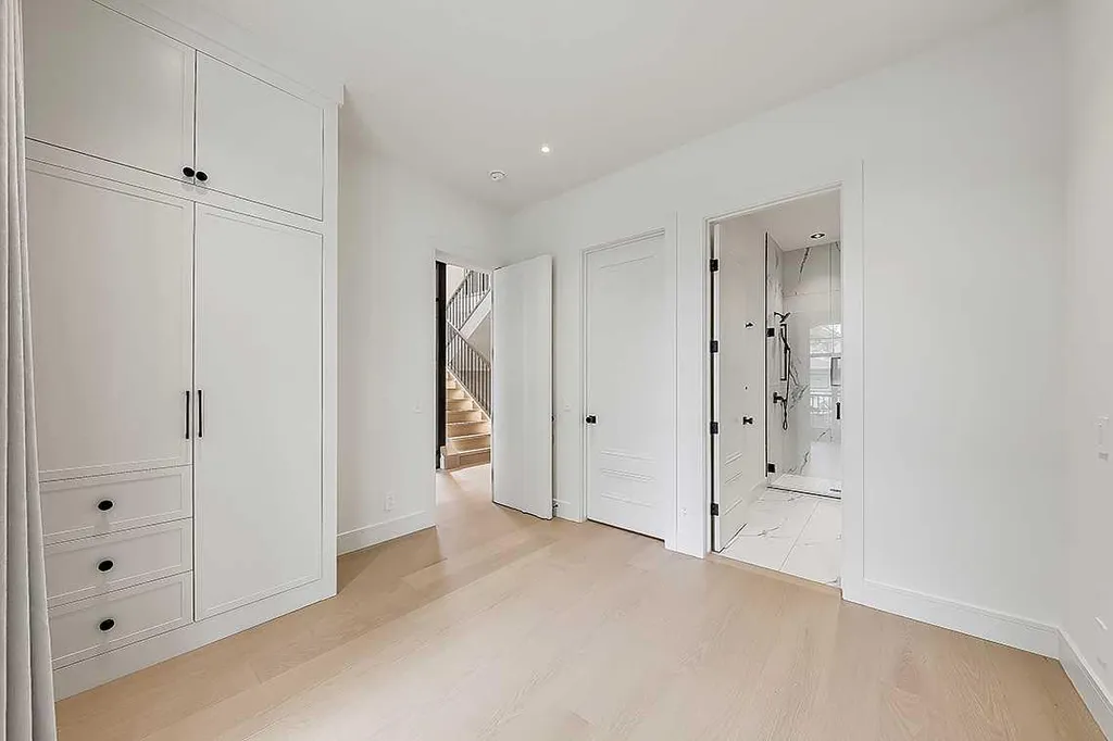 623 18 Avenue NW Calgary AB T2M 0T9