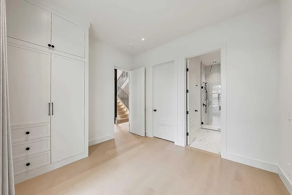 623 18 Avenue NW Calgary AB T2M 0T9