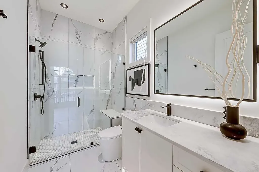 623 18 Avenue NW Calgary AB T2M 0T9