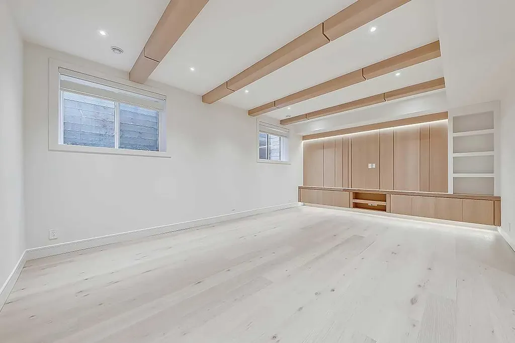 623 18 Avenue NW Calgary AB T2M 0T9