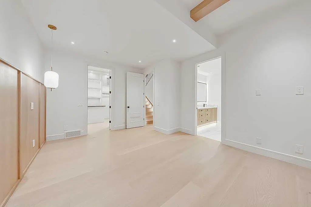 623 18 Avenue NW Calgary AB T2M 0T9