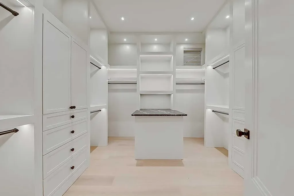 623 18 Avenue NW Calgary AB T2M 0T9