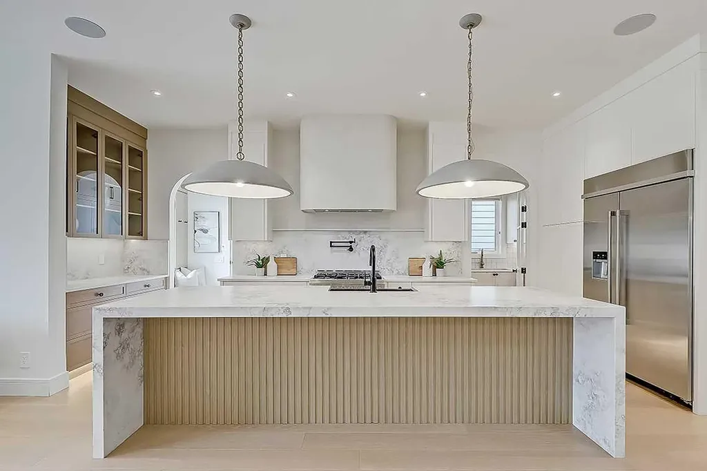 623 18 Avenue NW Calgary AB T2M 0T9