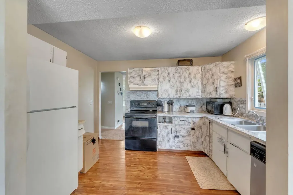 145 Castlebrook Way NE Calgary AB T3J 2A7
